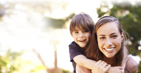 Conoce las ayudas para madres solteras(Istock)