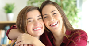 10 riesgos de recomendar a un amigo en tu trabajo (istock)