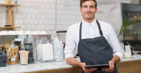 Trabajar de camarero necesita también ciertos requisitos (iStock)