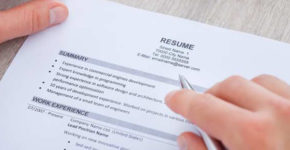 Errores habituales que cometemos al redactar nuestro CV en inglés (iStock)