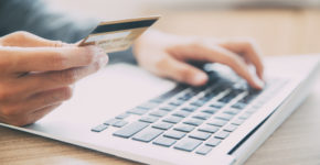 Comprar cosas por internet (istock)