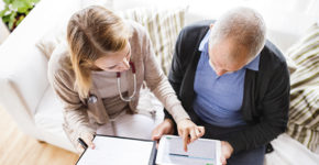 Atención a personas mayores (istock)
