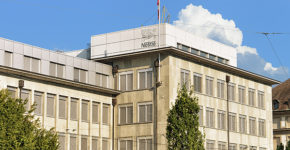 Nestlé busca 200 nuevos profesionales para su sede en Barcelona (Istock)