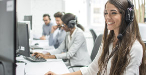 Se buscan 100 trabajadores para atención telefónica (Istock)