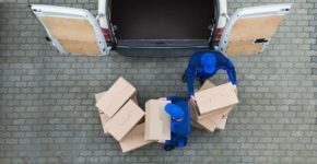 Seur busca 2.700 empleados para la campaña de Navidad (istock)