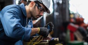 Se busca personal para empresa de electricidad (iStock)