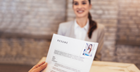 El currículum vitae es una de las claves principales para encontrar trabajo.