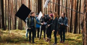 Adecco busca 500 figurantes para una película en Bilbao.